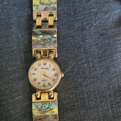 Chantilly Quartz Women&rsquo;s Analog Gold Tone Abalone Inlay Bracelet Round 23mm