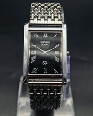 Vintage Seiko Slim Quartz Men&rsquo;s Stainless Steel Wrist Watch-Black Dial