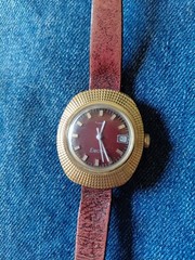 Vintage 70s Timex Electric Ladies Watch – Burgundy Dial & Gold Hobnail Bezel