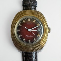 Vintage 1970s Timex Electric Watch Red Dial Gold Hobnail Case Date RUNNING