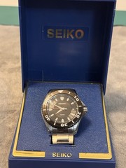 Seiko Unisex Quartz Diver 40-43.9mm Black Dial Date 100m Steel Bracelet w/ Box
