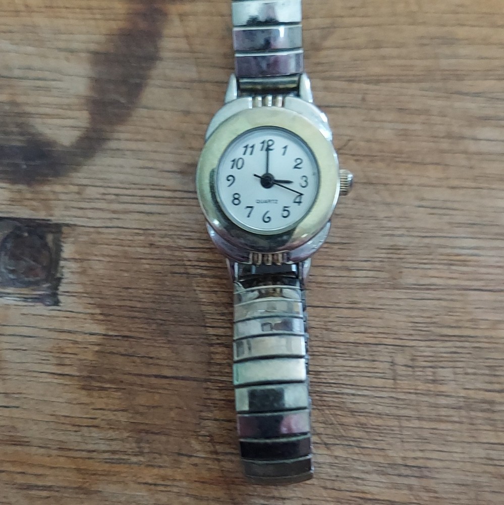 Advance WS50701W Quartz Analog Silver Bracelet White Dial 20mm Dress Watch