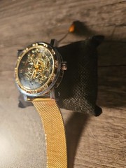 Unisex Vintage Machanical Watch With Roman Numerals And A Gold Mesh Band
