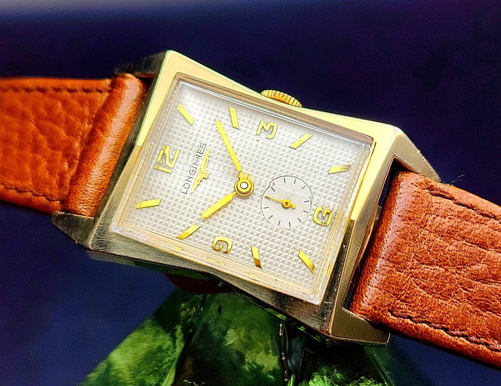 Vintage LONGINES 17J Manual Wind Retro Men&rsquo;s Watch W/ Hobnail Dial & Unique Case