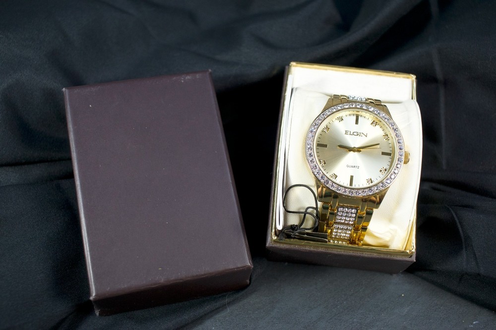 « The First Deal Watch » Elgin Gold Tone 218 Crystals Mens Watch w/Box & New Batt